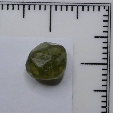 Ritka, fnyes zld Demantoid grnt svny szemcse Nambibl. 0,51 gramm.