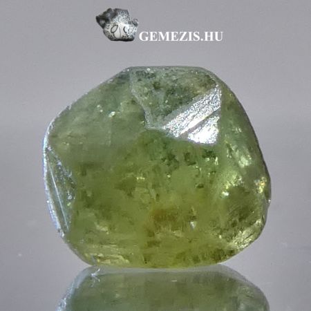 Ritka, fnyes zld Demantoid grnt svny szemcse Nambibl. 0,51 gramm.