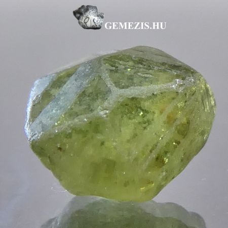 Ritka, fnyes zld Demantoid grnt svny szemcse Nambibl. 0,51 gramm.