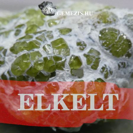 Demantoid Grnt kristlyok csoportjai 35 gramm