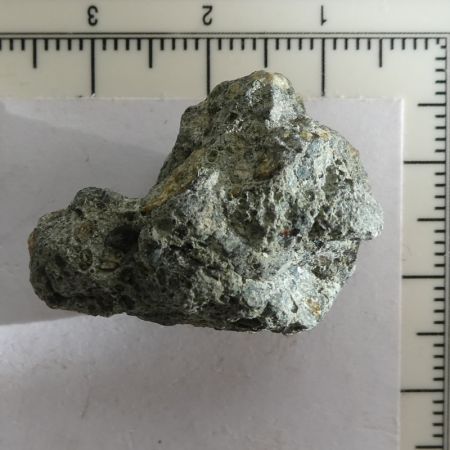 Kimberlit kzetben ntt Gymnt mikroszemcsk s Peridot rtegek a Dl-afrikai Kztrsasgbl. 8,39 gramm.