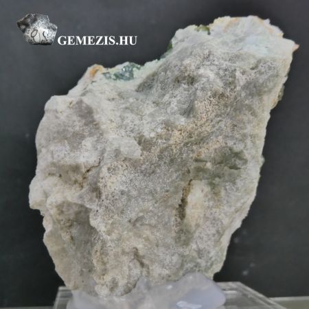 Demantoid grnt kristlyok az anyakzeten 151 gramm