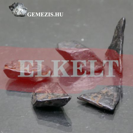 Kamacit vltozat Gibeon vasmeteorit darabok egytt 2 gramm