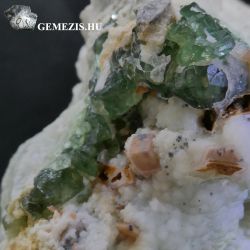  Demantoid grnt kristlyok az anyakzeten 151 gramm