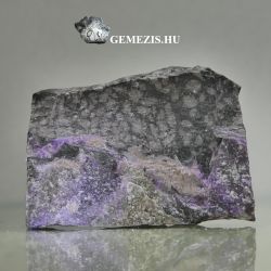  Szugilit s Pektolit kristlyok a mangnrcben 4 gramm